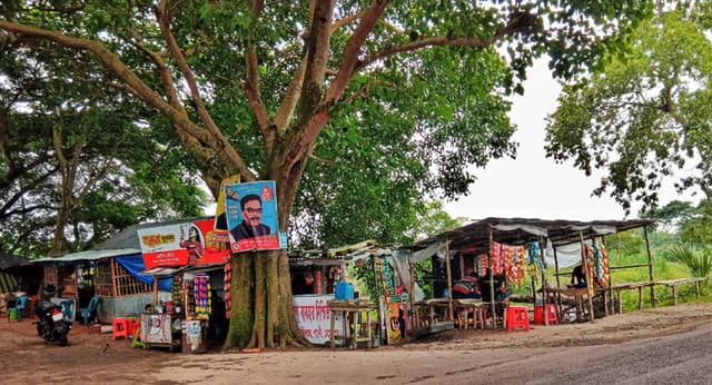 আতঙ্কের চোখতোলায় এখন স্বস্তির বাজার