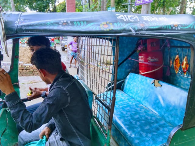 সিএনজিচলে এলপি গ্যাস সিলিন্ডার" ভাড়াতো বেশী দিবেন