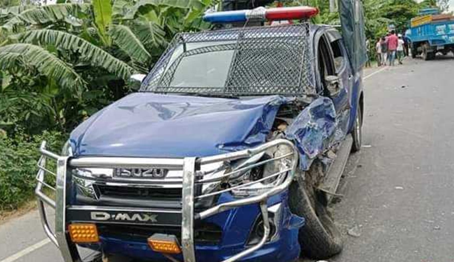 প্রটোকলের পিকআপ দূর্ঘটনার কবলে ৩ পুলিশ সদস্য আহত