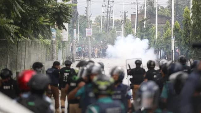 সিলেটে শিক্ষার্থীদের গণমিছিলে পুলিশের গুলি-কাঁদানে গ্যাস, বহু আহত