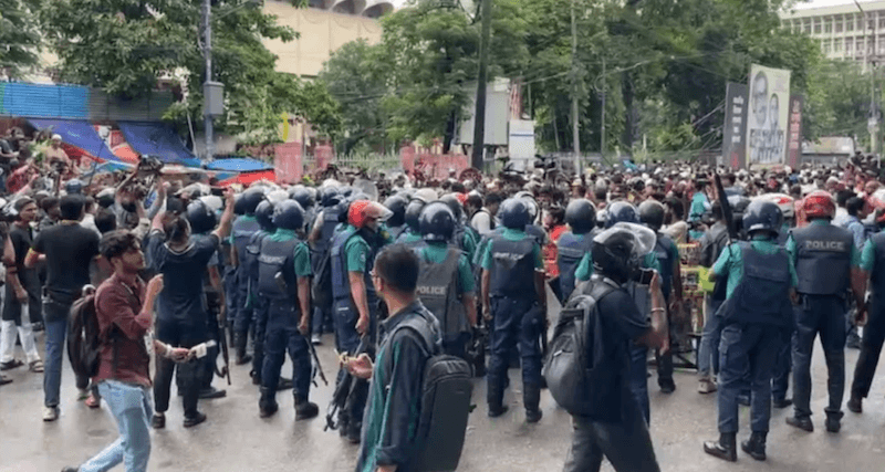 রাজধানীতে গণমিছিল চলছে