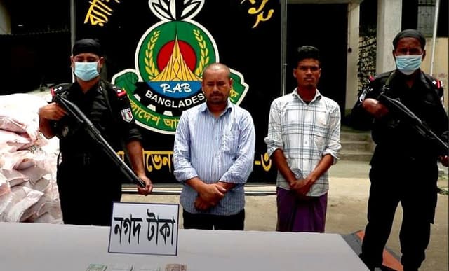 তিনশ’ বস্তা সার কালোবাজারির অভিযোগে দুই জন গ্রেফকার