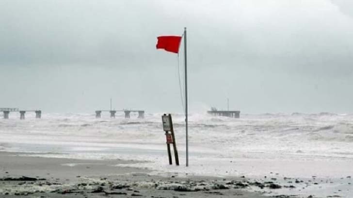 সমুদ্রবন্দরে ৩ নম্বর সতর্ক সংকেত