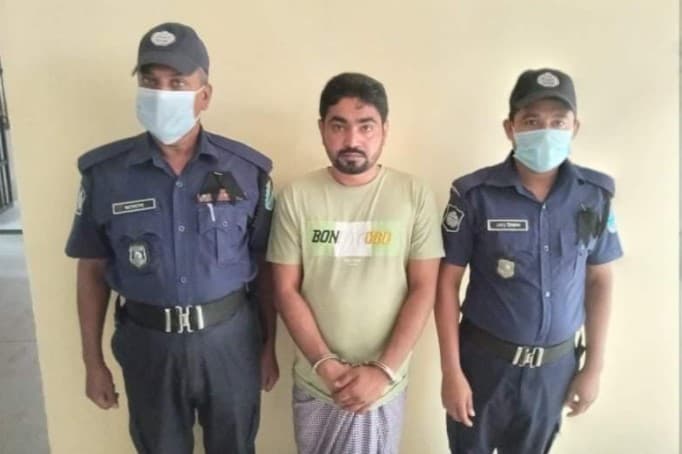 মদ্যপ অবস্থায় স্বেচ্ছাসেবক লীগ নেতা আটক