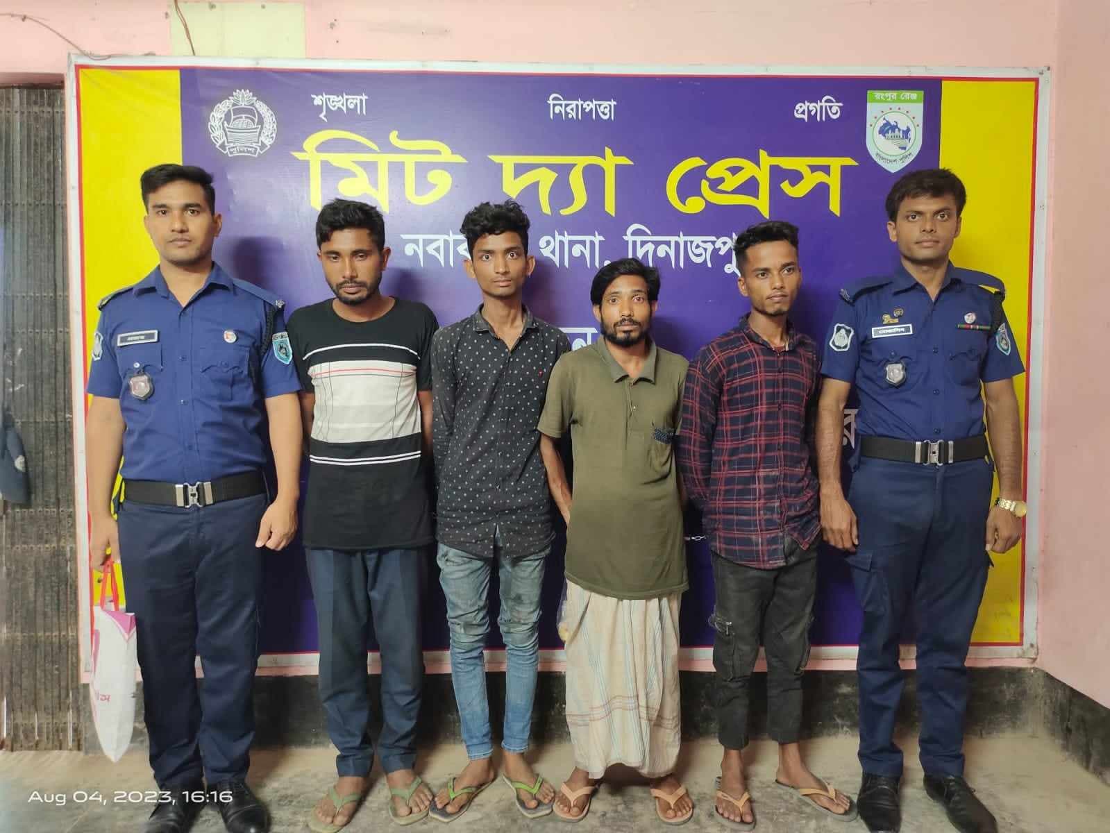 নবাবগঞ্জে চোরাই মালামালসহ গ্রেফতার-৪