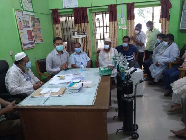 হিজলা হাসপাতালে ইটভাটা মালিক সমিতির অক্সিজেন কনসেনট্রেটর প্রদান