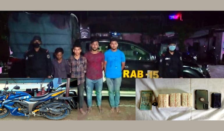 র‍্যাব-১৫'র অভিযানে ৬ হাজার পিস ইয়াবাসহ আটক-৪