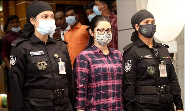 শিল্পী সমিতির সদস্য পদ হারাচ্ছেন পরীমণি