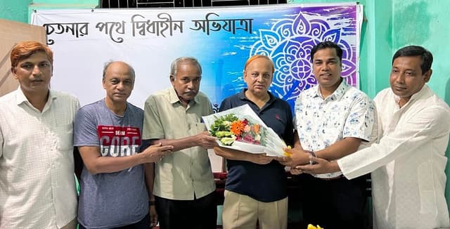 একুশে পরিষদ নওগাঁ’র সাথে উদ্যোক্তা মতিনের সাক্ষাৎ