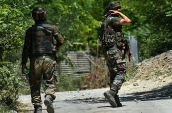 জঙ্গিদের গুলিতে ৩ ভারতীয় সেনা নিহত