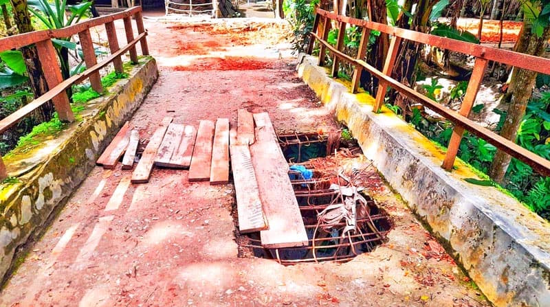 রাজাপুরে ১৬ শিক্ষা প্রতিষ্ঠানের যোগযোগ প্রায় বিচ্ছিন্ন!