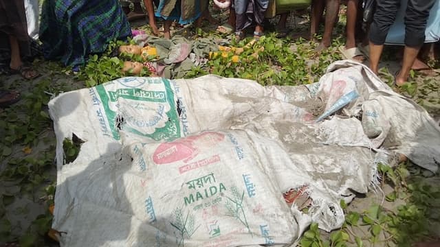 টেকনাফ সাগর সৈকতে নারী-শিশুসহ ৯ লাশ