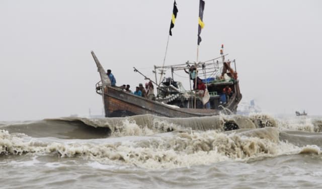 বঙ্গোপসাগরে মুক্তিপণের দাবিতে ৫০ জেলেকে অপহরণ