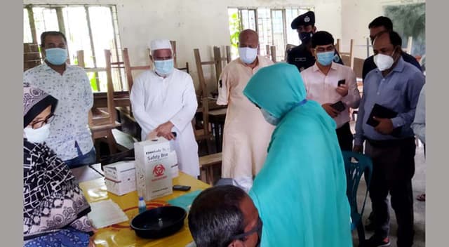 ধামইরহাটে গণটিকাদান ক্যাম্পেইনের উদ্বোধন
