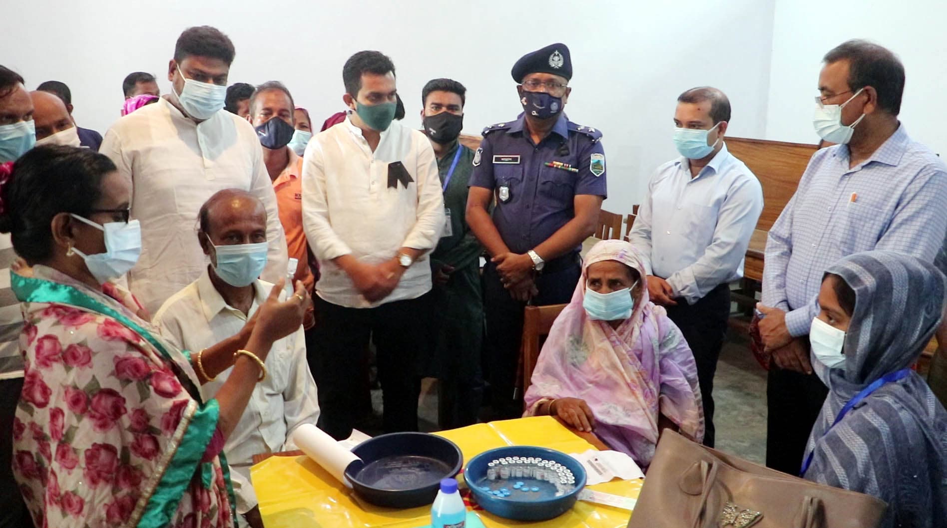 নওগাঁ জেলায় ১১৩টি কেন্দ্রে টিকাদান কার্যক্রম শুরু