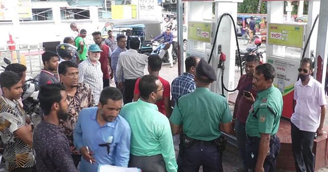 পরিমাপে কম দেয়ায় বরিশালে দুটি ফিলিং স্টেশনে জরিমানা
