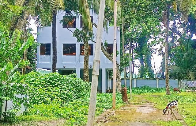 তালাবদ্ধ নৌ আবহাওয়া অফিস, কাঙ্ক্ষিত সেবা বঞ্চিত মানুষ
