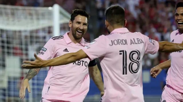 টাইব্রেকারে জিতে শেষ আটে মেসির মায়ামি