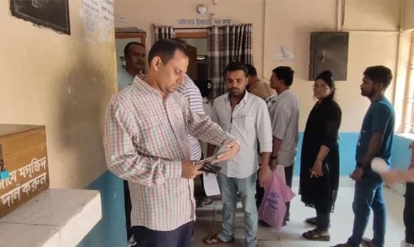 হিলি ইমেগ্রেশন চেকপোস্টে বাড়তি সতর্কতা, চলছে তল্লাশি