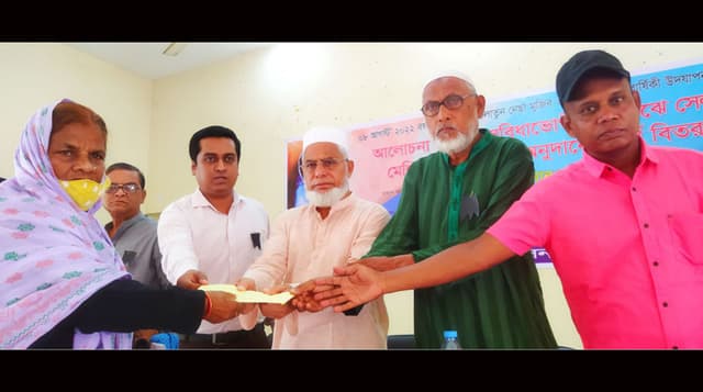 ধামইরহাটে বঙ্গমাতার জন্মদিন উপলক্ষে সুদমুক্ত ঋণ বিতরণ