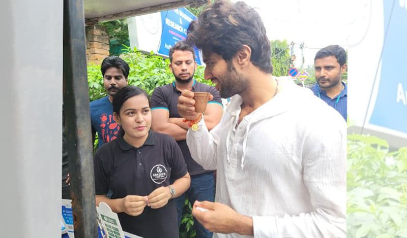 অর্থনীতিতে স্নাতকধারী এখন ‘গ্র্যাজুয়েট চা ওয়ালী’