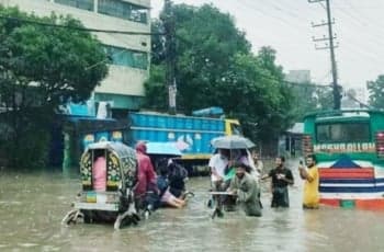 জলাবদ্ধতায় চট্টগ্রাম-কক্সবাজার রুটে যান চলাচল বন্ধ