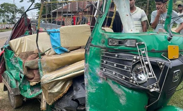 শ্রীমঙ্গলে বাস-সিএনজির মুখোমুখি সংঘর্ষে নিহত ৩