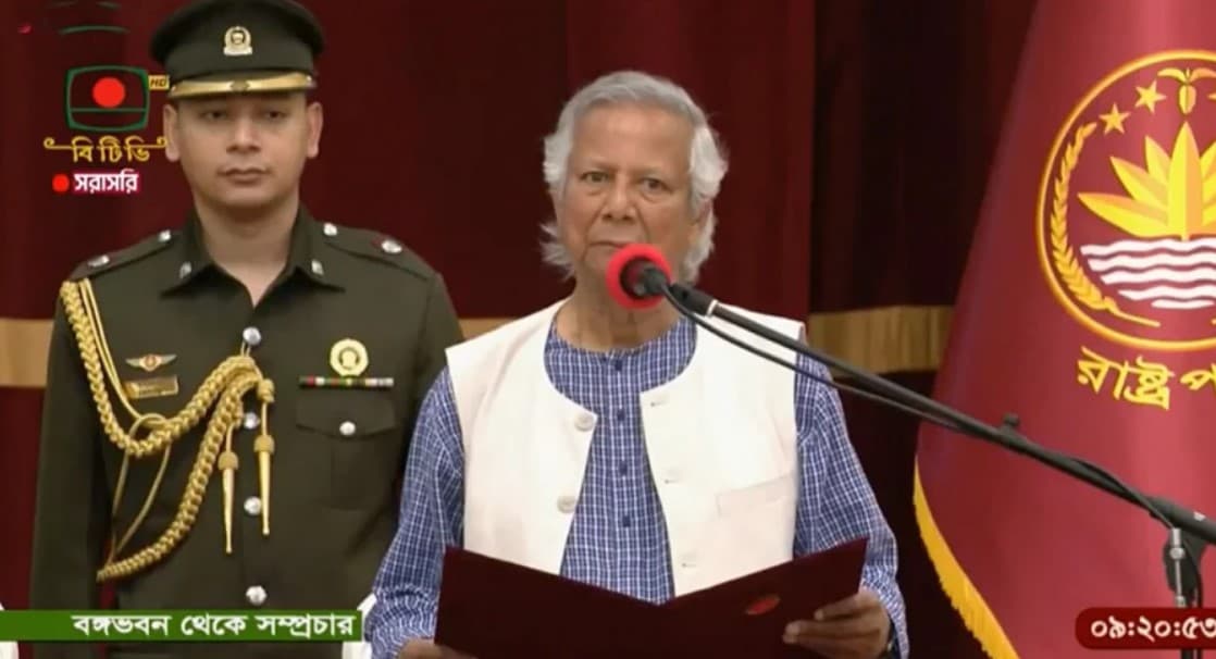 অন্তর্বর্তীকালীন সরকারের প্রধান উপদেষ্টা হিসেবে শপথ নিলেন ড. ইউনূস