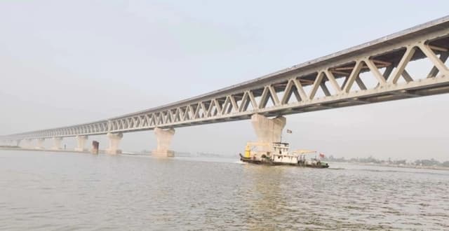 আবারও পদ্মা সেতুর পিলারে  ফেরির ধাক্কা