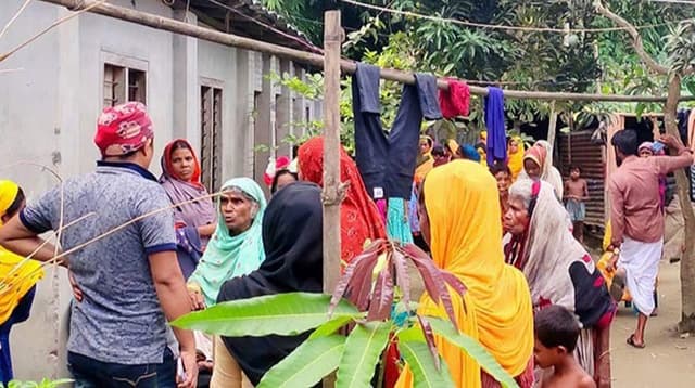 চুলায় ভাতের পাতিল রেখেই ফাঁস দিয়ে আত্মহত্যা গৃহবধূর