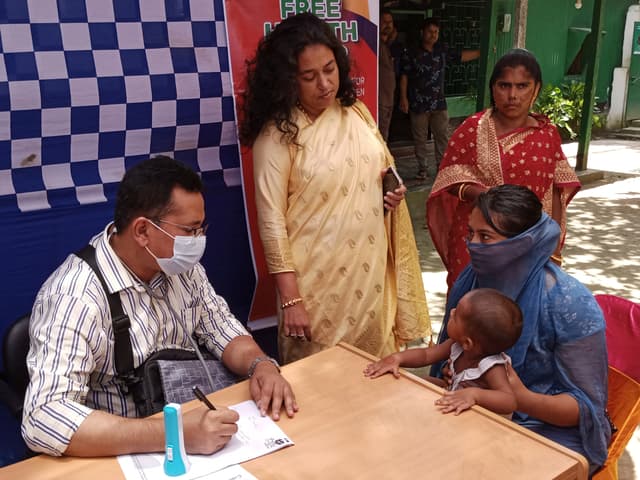 যৌনপল্লীর মা ও শিশুদের জন্য উত্তরণ ফাউন্ডেশনের ফ্রি মেডিকেল ক্যাম্প