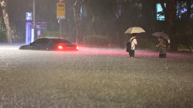দক্ষিণ কোরিয়ায় প্রবল বৃষ্টিতে নিহত ৮