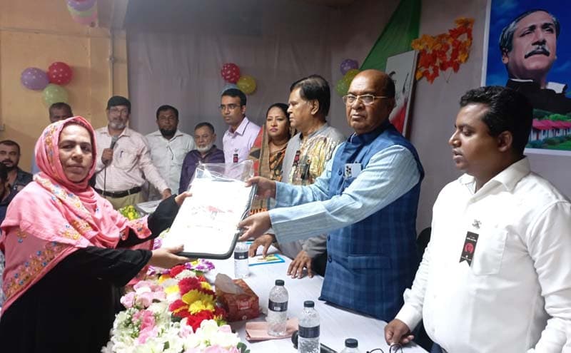 কলাপাড়ায় ২০০ ভূমি-গৃহহীন অসহায় পরিবার পেল জমি সহ ঘর