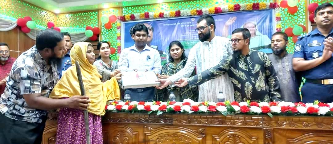 হাকিমপুরকে শতভাগ ভূমি ও গৃহহীন মুক্ত ঘোষণা