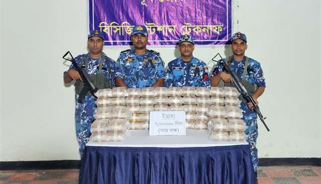 কোস্টগার্ডের অভিযানে ৭ লাখ ইয়াবা জব্দ