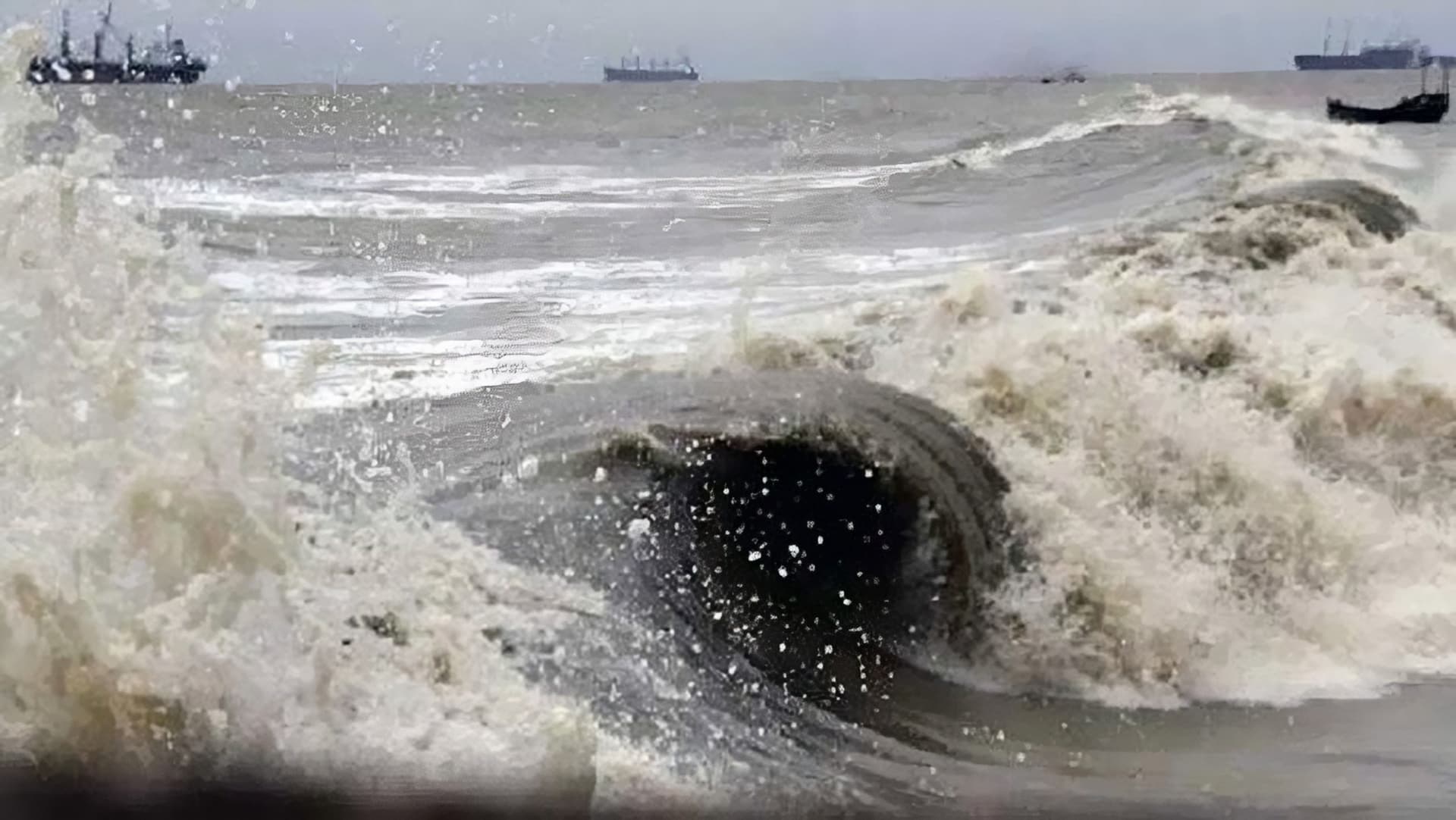 সাগরে লঘুচাপ, জলোচ্ছ্বাসের শঙ্কা