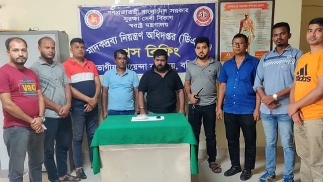 বরিশালে হেরোইনসহ আটক -২