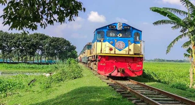 ট্রেন চলাচল শুরু