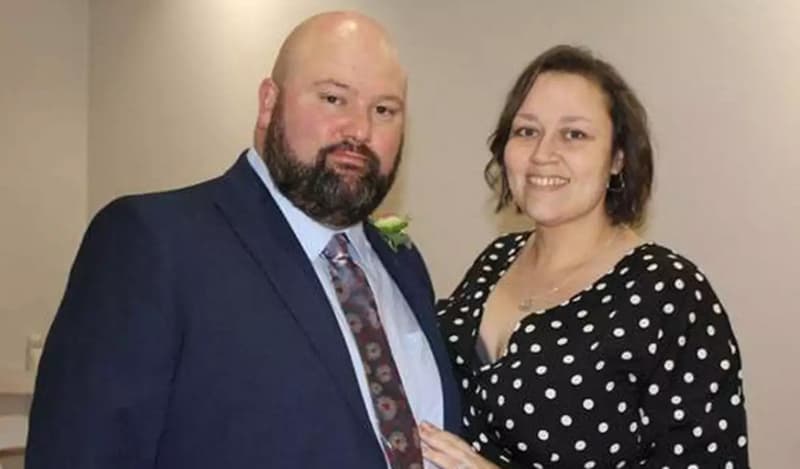 অর্থ সংকটে স্বামী ভাড়া দিতে বিজ্ঞাপন