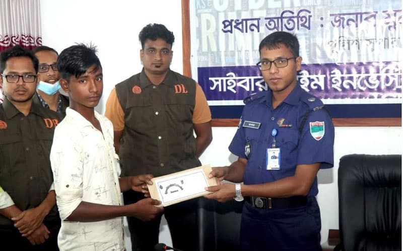 ঝিনাইদহে চুরি হওয়া ২৮ মোবাইল উদ্ধার