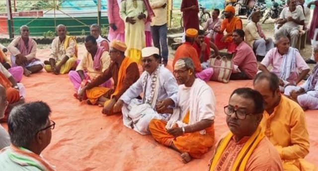 বিয়েযোগ্য পাত্রের হাট, শিক্ষা যত, দাম ততো !