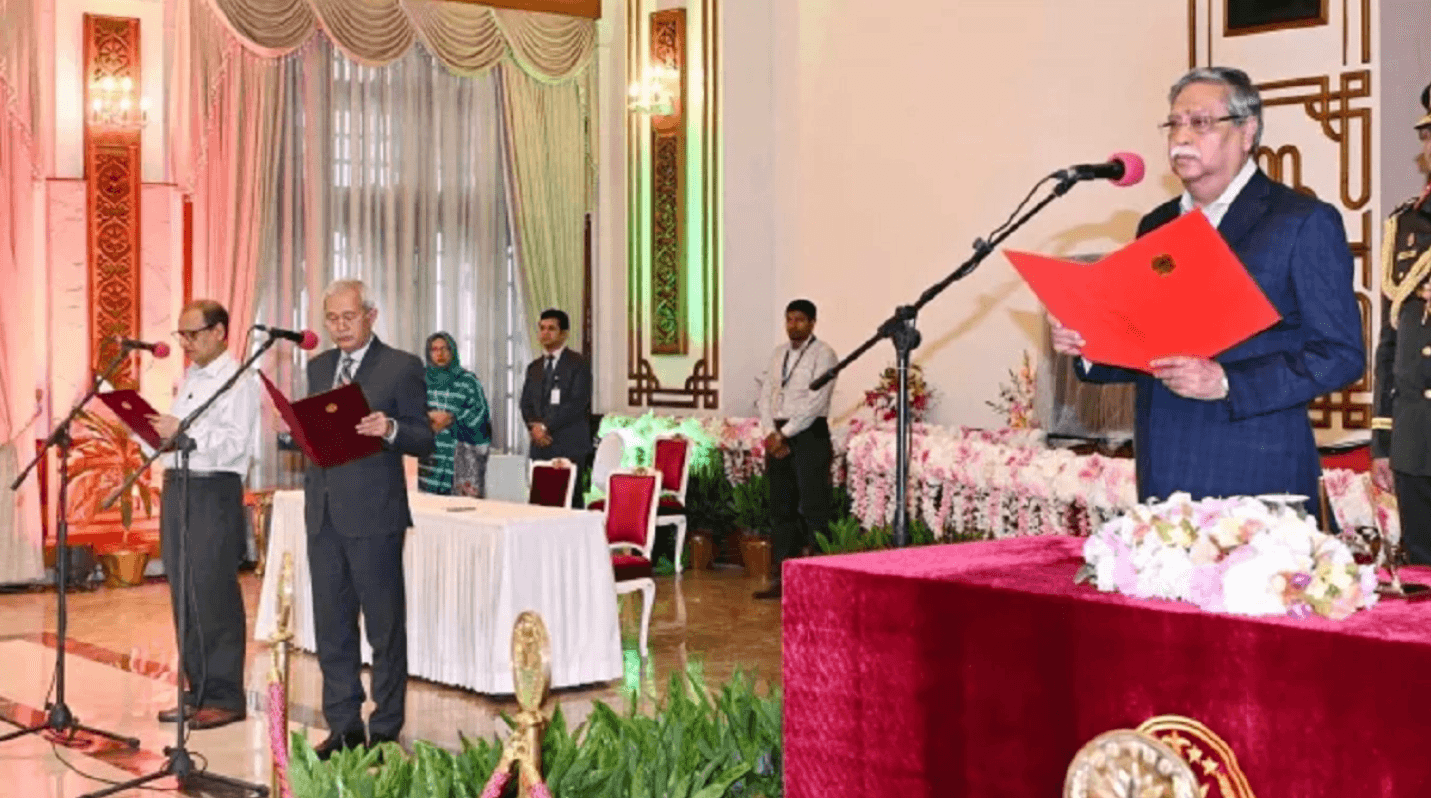 নতুন দুই উপদেষ্টার দপ্তর বণ্টন ও শপথ