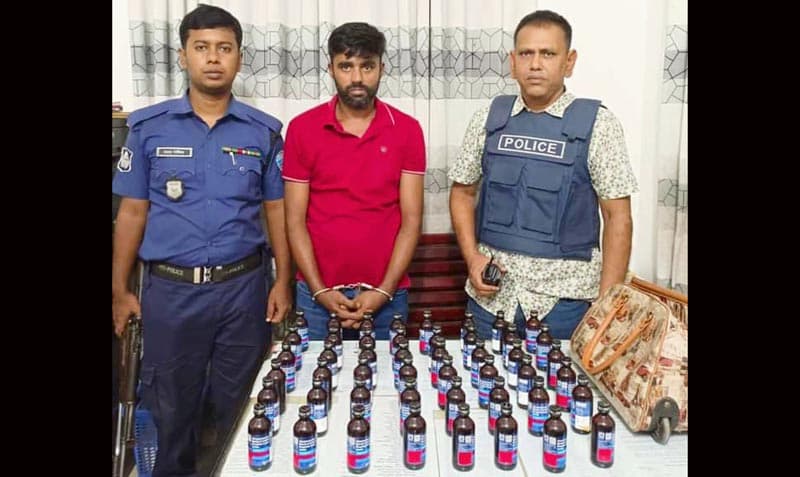 দেবীদ্বারে ৪৮ বোতল ফেনসিডিল মাদক ব্যাবসায়ী রনি গ্রেফতার
