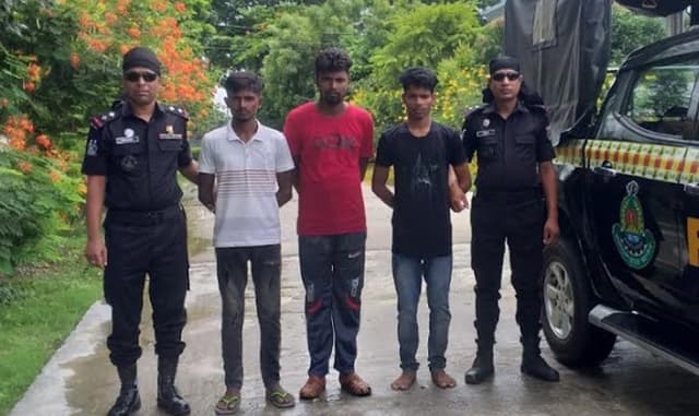 তাপ বিদ্যুত কেন্দ্র থেকে চুরি হওয়া মালামালসহ আটক ৪
