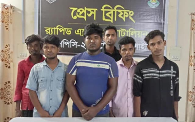 বড়াইগ্রামে ট্রাক্টর চোরচক্রের ৬ জনকে আটক করেছে র‌্যাব