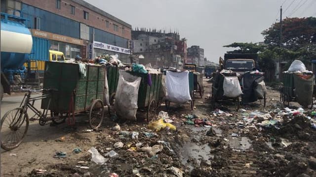 রাজধানীতে ময়লার স্তুপ থেকে ২ নবজাতকের মরদেহ উদ্ধার