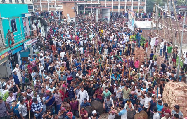 ছাত্র-জনতার অভ্যুত্থান : শেখ হাসিনার পতন এবং নতুন বাংলাদেশের সন্ধানে