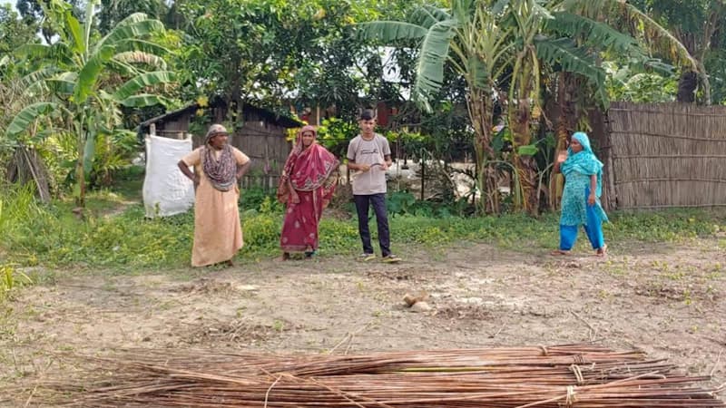 ভিক্ষুকের ঘর ভেঙে ১৬ শতক জমি দখল !
