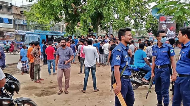 গাংনীতে বিএনপি ও ছাত্রলীগের মধ্যে দফায় দফায় সংঘর্ষ