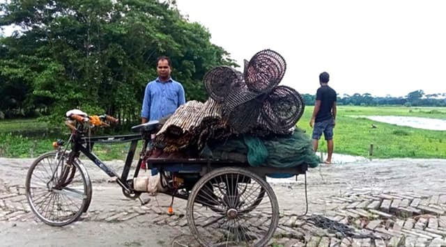 আগৈলঝাড়ায় অবৈধ চায়না দুয়ারী জাল জব্দ